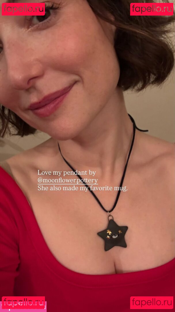AT&T Girl / Milana Vayntrub / https: / milana_vayntrub / mintmilana Onlyfans Photo Gallery 