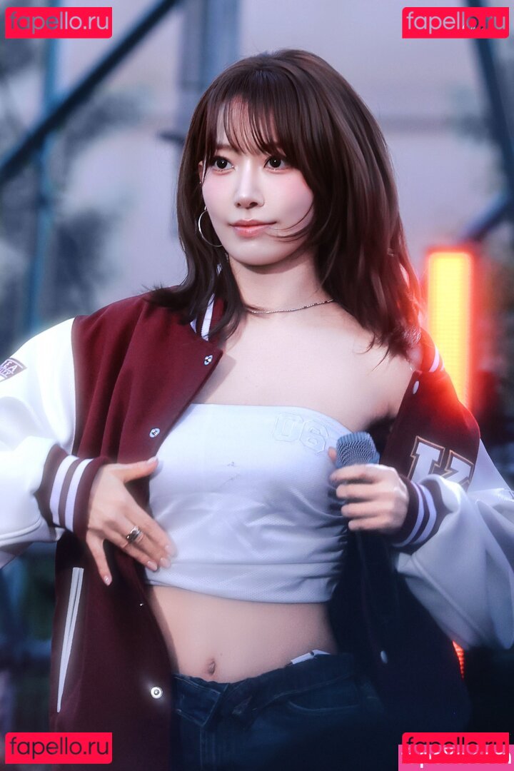Kim Chaewon Nude Onlyfans Photo 17