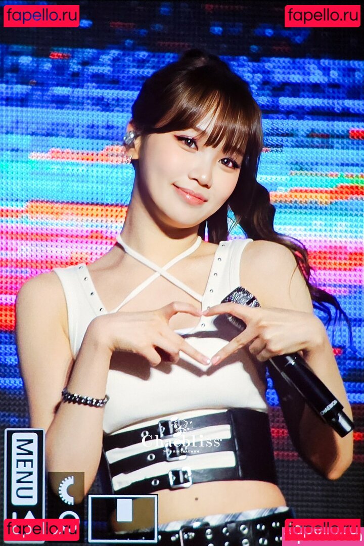 Kim Chaewon Nude Onlyfans Photo 13