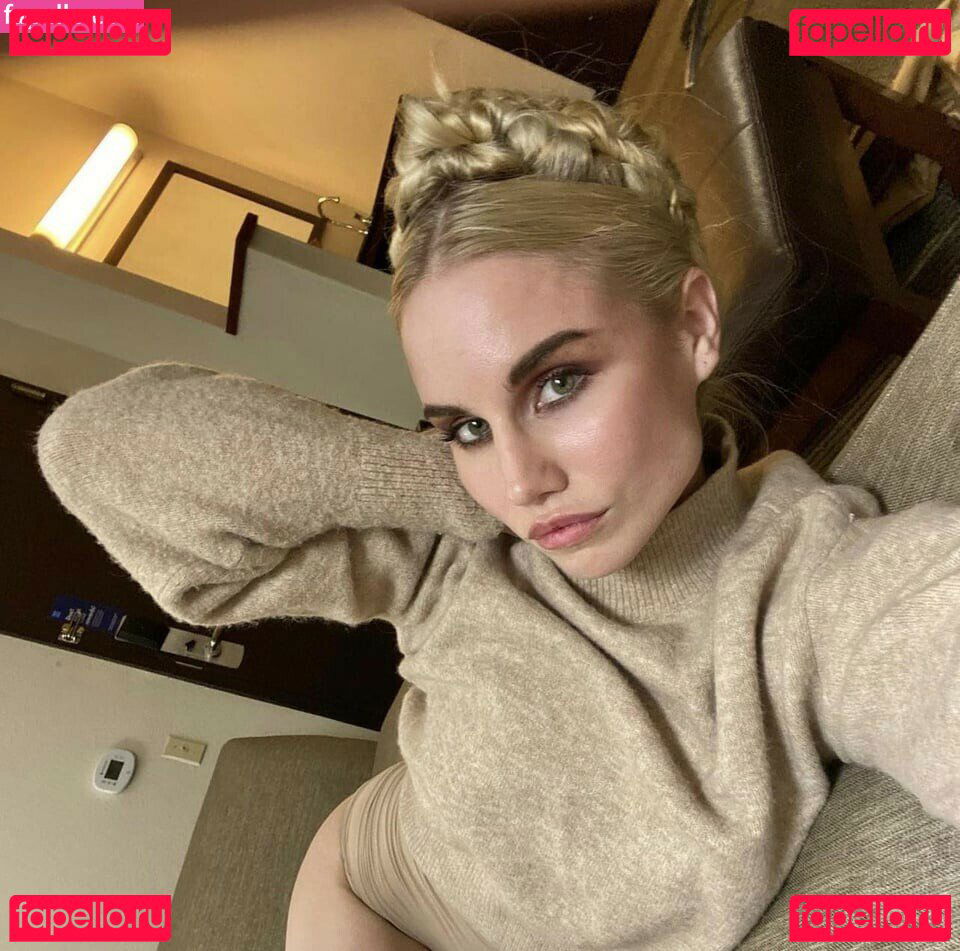 Colette Cherry / ColetteCherry_ / coletteleclar Onlyfans Photo Gallery 