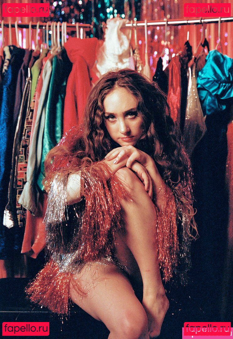 Chappell Roan / ChappellRoan Onlyfans Photo Gallery 