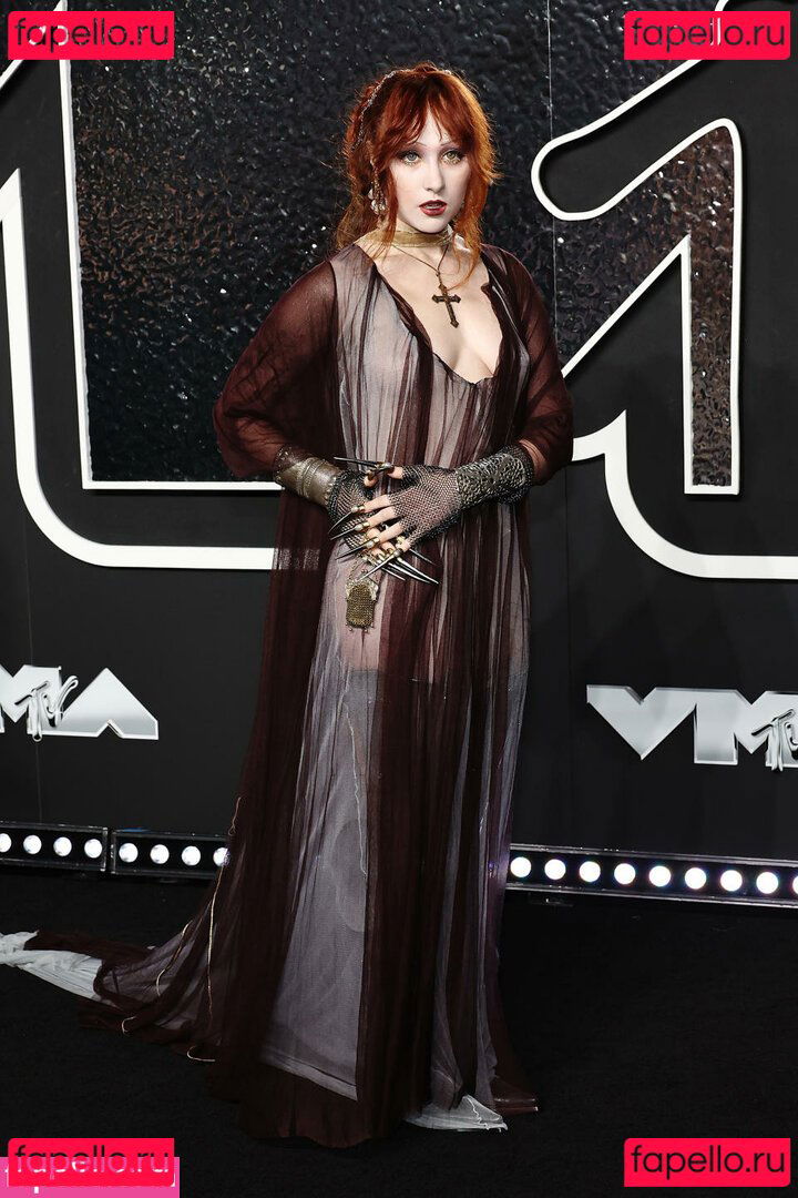 Chappell Roan / ChappellRoan Onlyfans Photo Gallery 