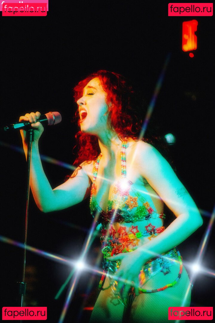 Chappell Roan / ChappellRoan Onlyfans Photo Gallery 