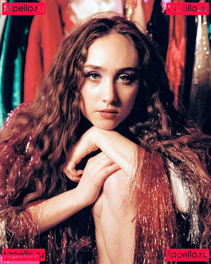 Chappell Roan / ChappellRoan Onlyfans Photo Gallery 