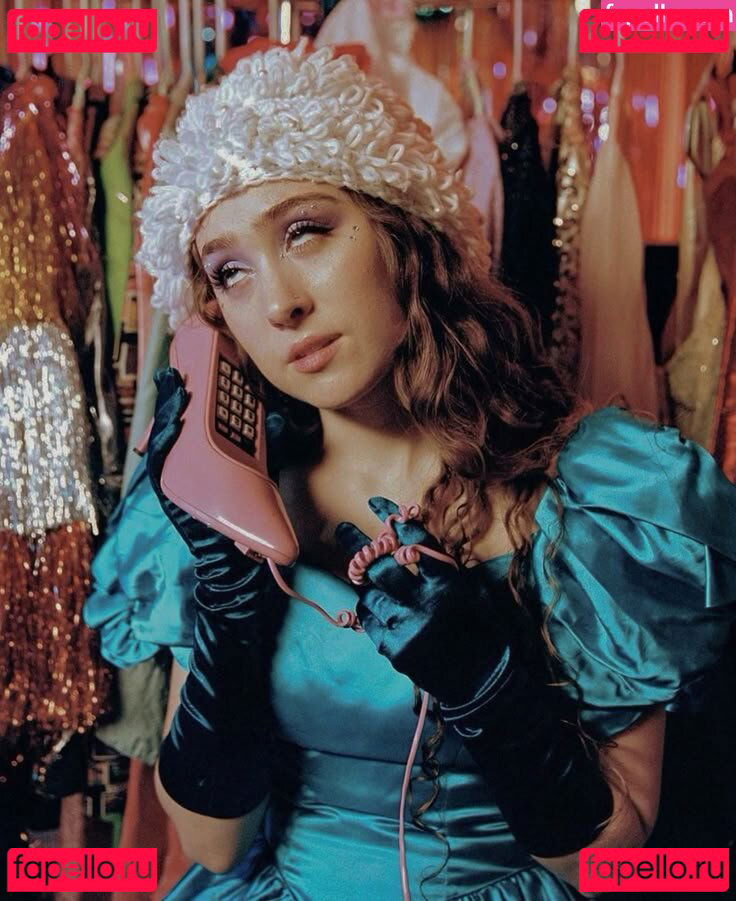 Chappell Roan / ChappellRoan Onlyfans Photo Gallery 