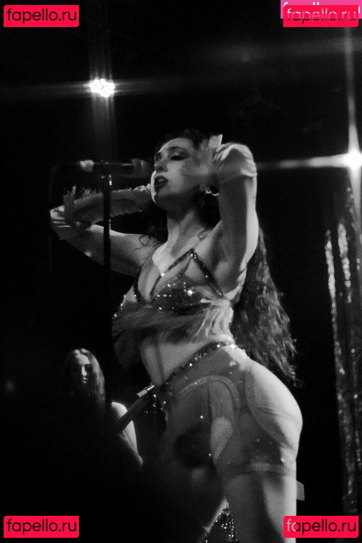 Chappell Roan / ChappellRoan Onlyfans Photo Gallery 