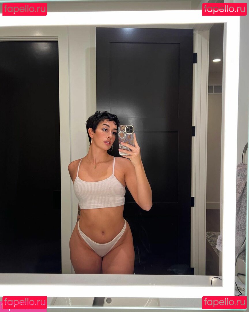 Gianna Evelyn / Giannaevelyn Onlyfans Photo Gallery 