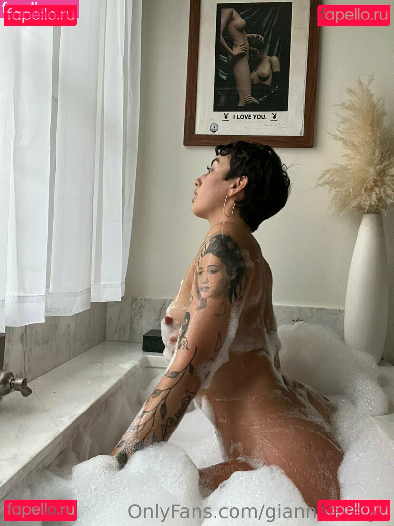 Gianna Evelyn / Giannaevelyn Onlyfans Photo Gallery 
