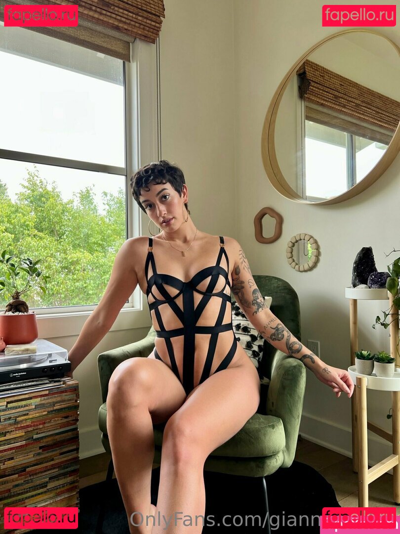 Gianna Evelyn / Giannaevelyn Onlyfans Photo Gallery 