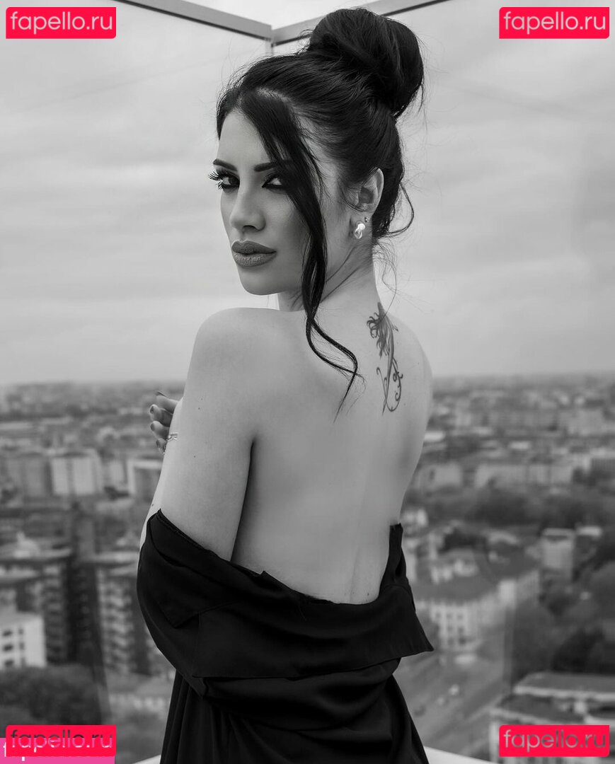 Sharon De Luca Nude Onlyfans Photo 31