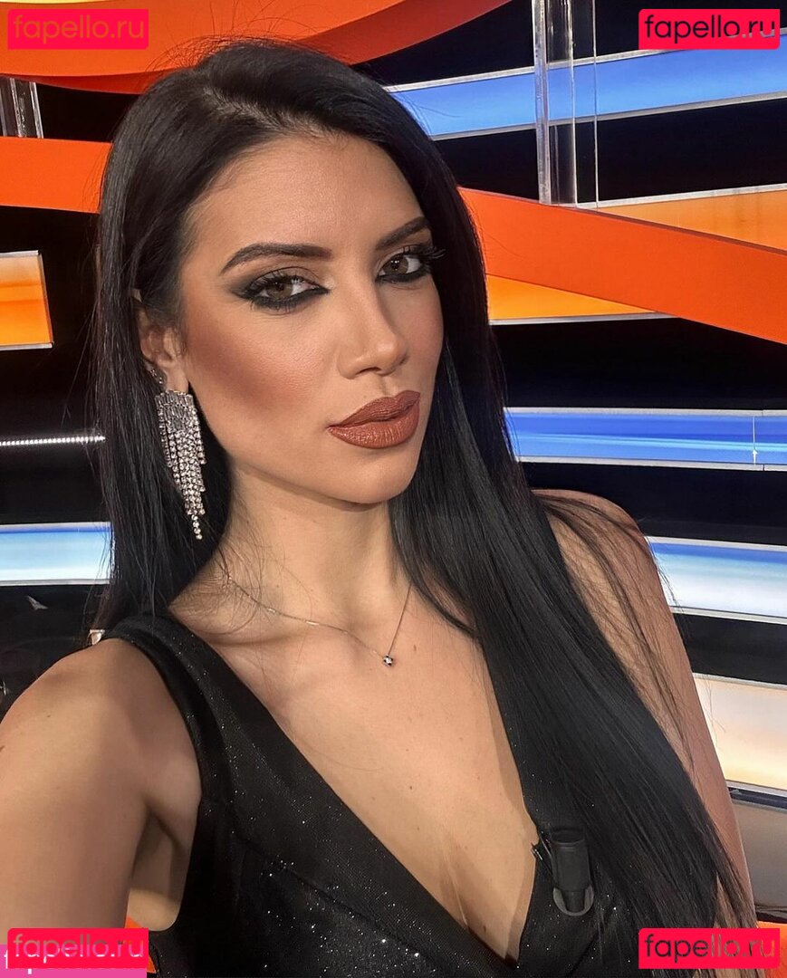 Sharon De Luca Nude Onlyfans Photo 4
