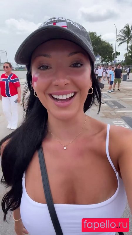 Layah Heilpern Nude Onlyfans Photo 16
