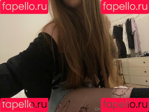 Emily Asmr / cherryemyy / emilyasmrr / emsmilla Onlyfans Photo Gallery 