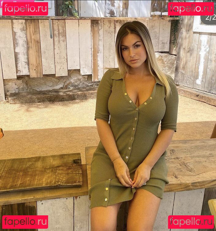 Carla Moreau / carlamoreau_____ Onlyfans Photo Gallery 