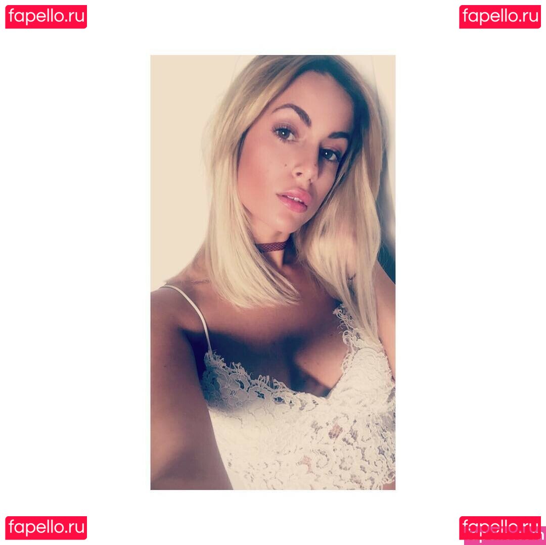 Carla Moreau Nude Onlyfans Photo 26