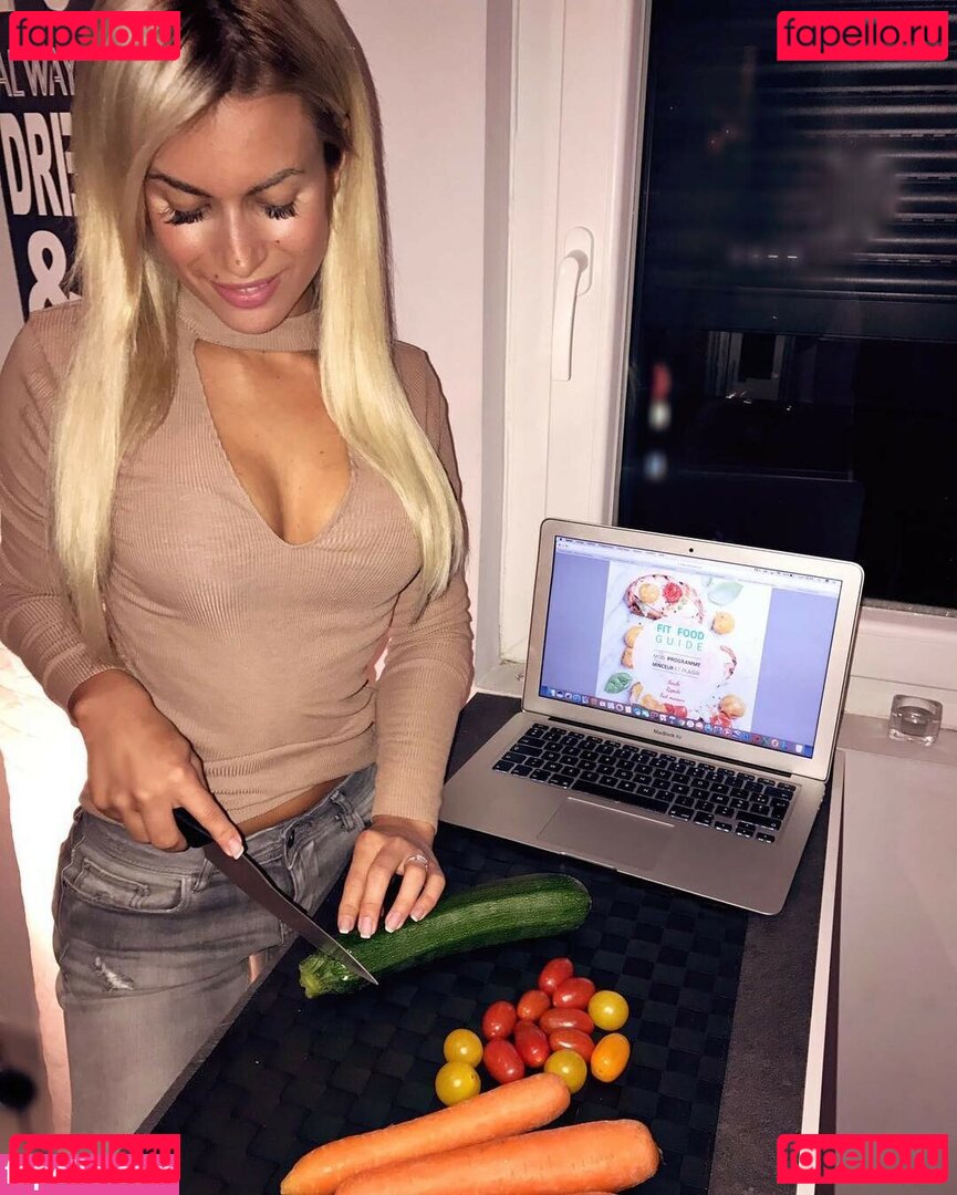 Carla Moreau Nude Onlyfans Photo 25