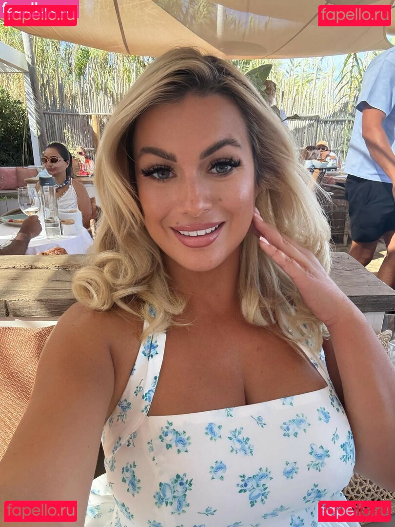 Carla Moreau Nude Onlyfans Photo 14
