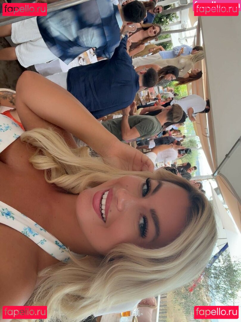 Carla Moreau Nude Onlyfans Photo 13