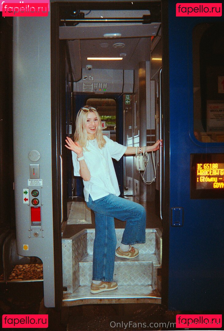 Mia / Mia_bluebird / mia.bluebird Onlyfans Photo Gallery 