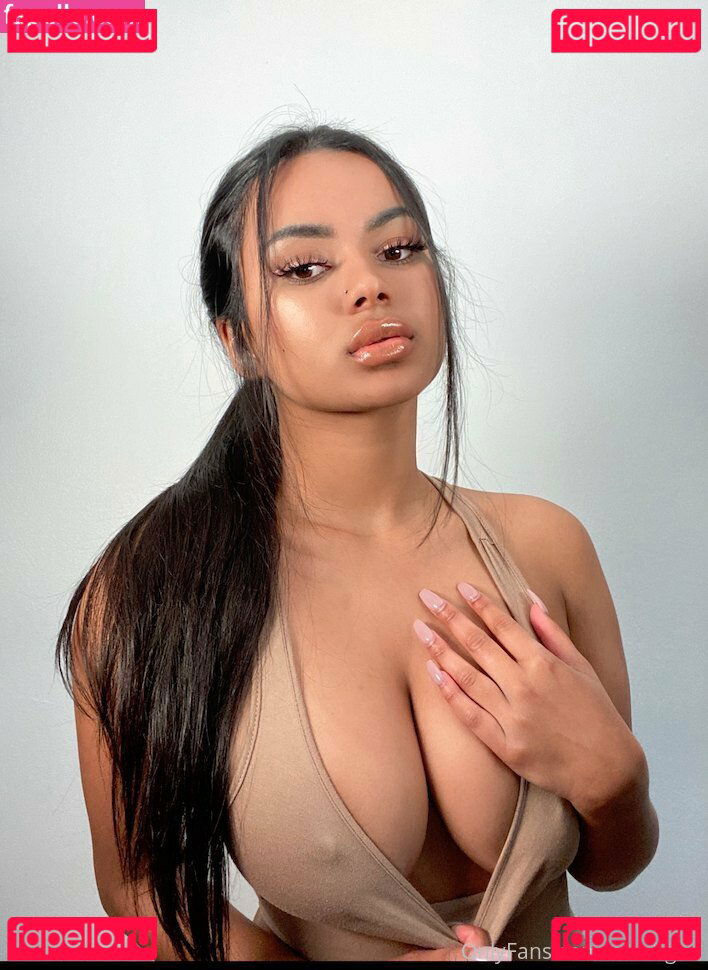 numizarah / zarahgod Onlyfans Photo Gallery 