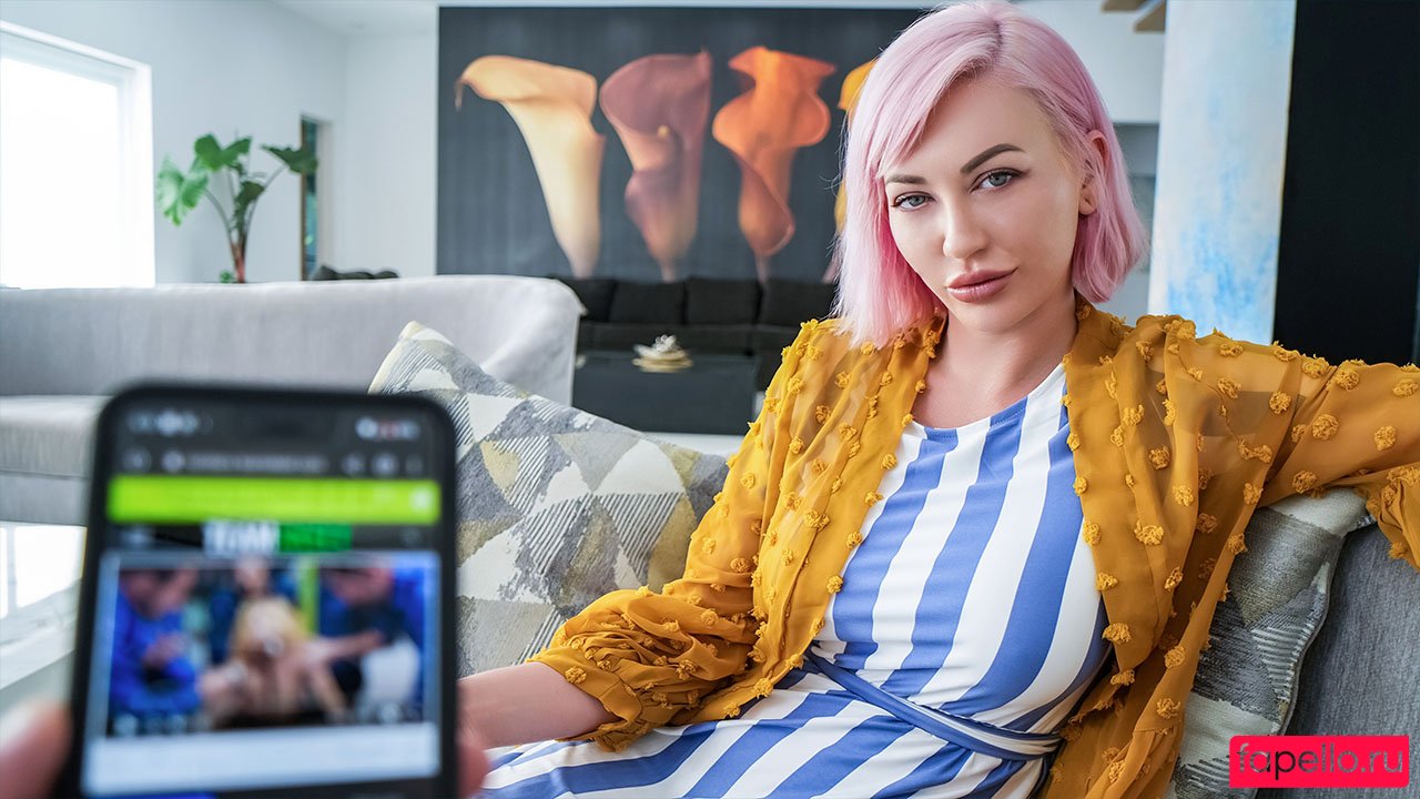 PervMom Nude Onlyfans Photo 48