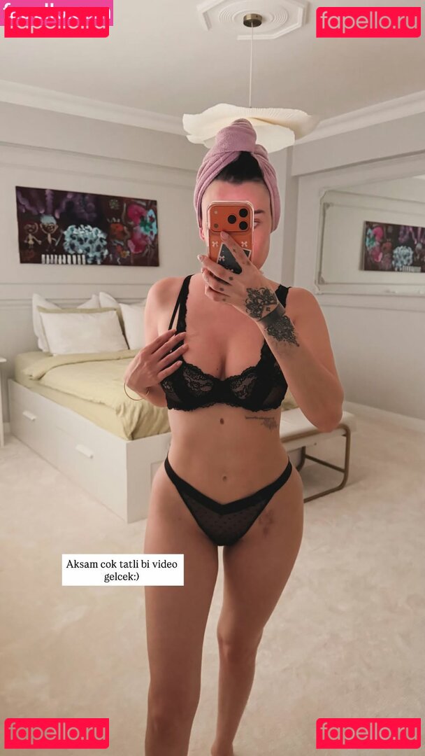 Es1nce / Esin Çepni Onlyfans Photo Gallery 