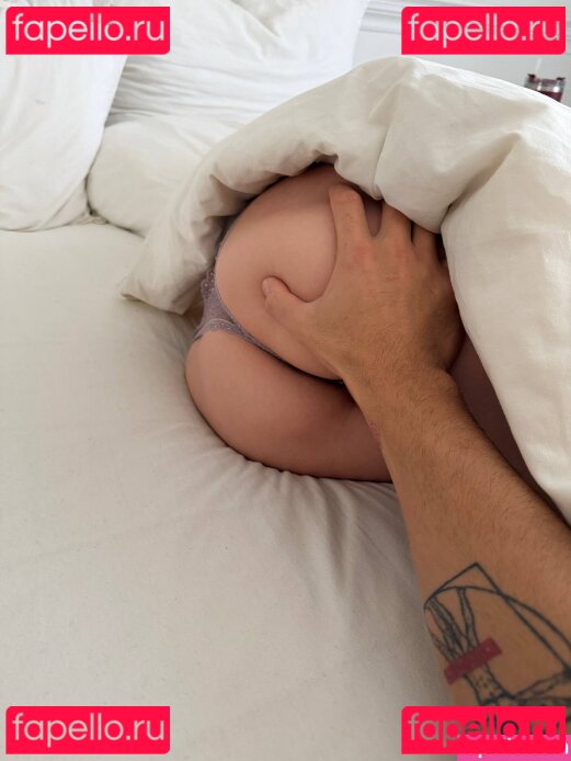 Es1nce / Esin Çepni Onlyfans Photo Gallery 