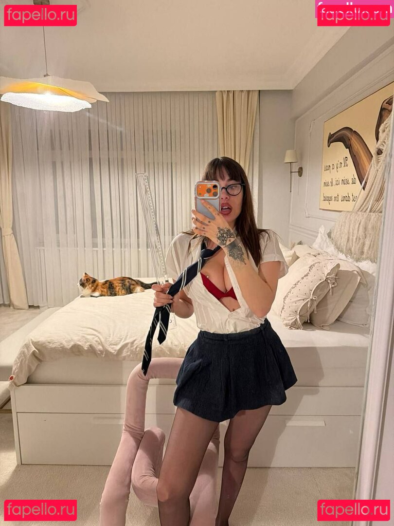 Es1nce / Esin Çepni Onlyfans Photo Gallery 