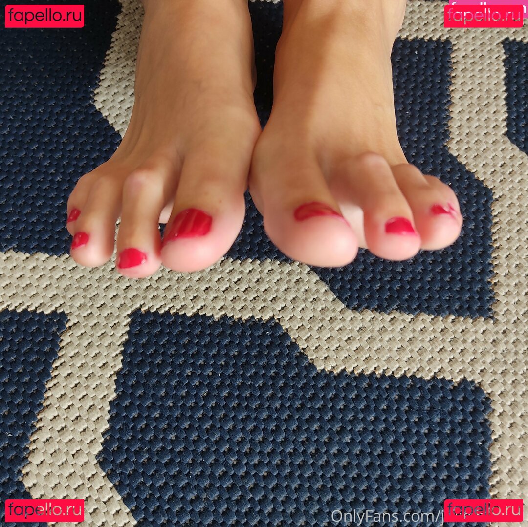 julie.bigfeet / juliesfeet Onlyfans Photo Gallery 