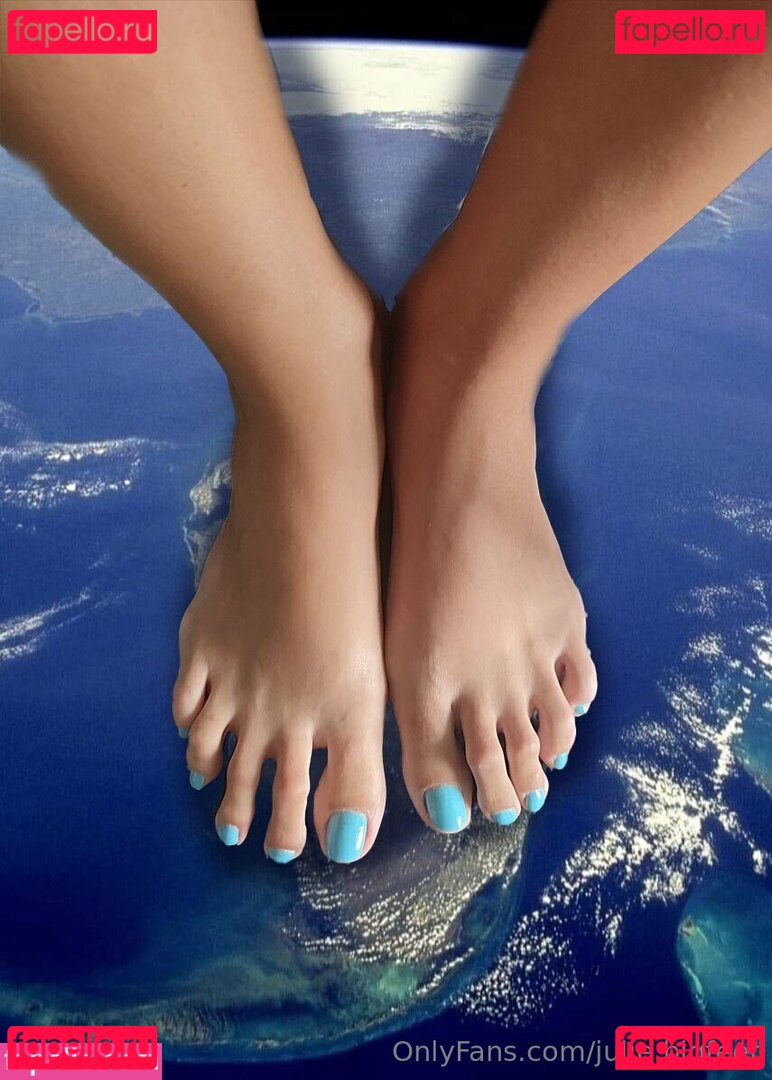 julie.bigfeet / juliesfeet Onlyfans Photo Gallery 