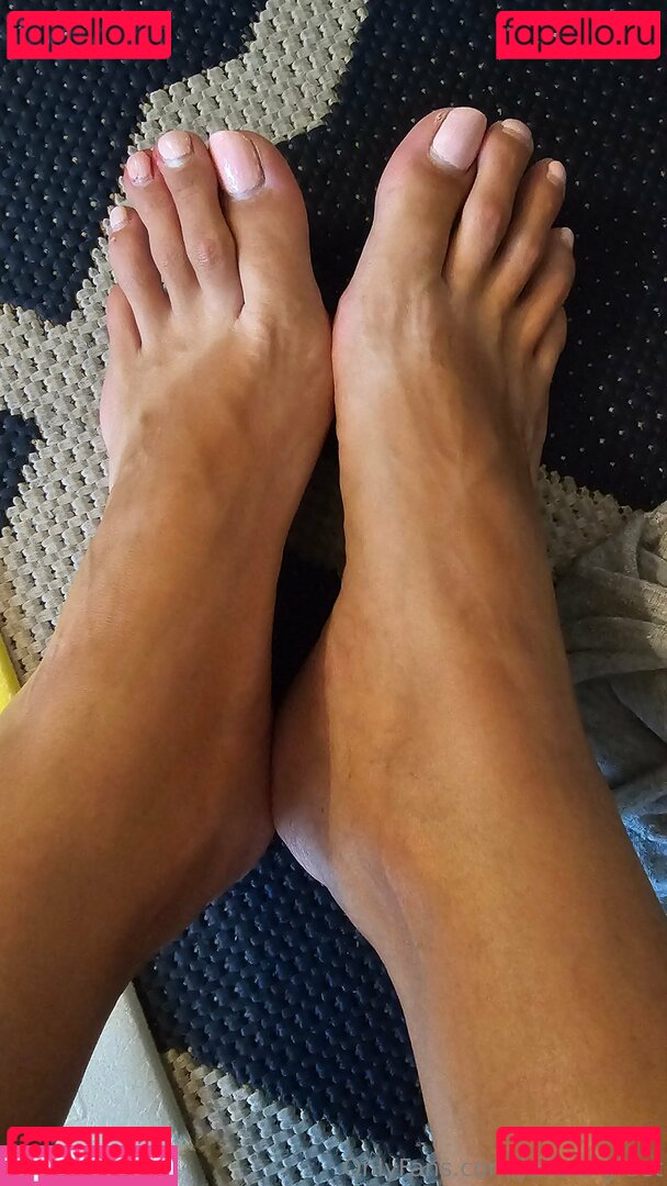 julie.bigfeet / juliesfeet Onlyfans Photo Gallery 
