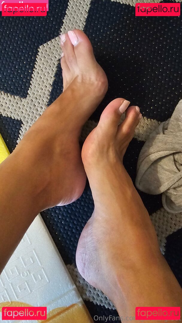 julie.bigfeet / juliesfeet Onlyfans Photo Gallery 