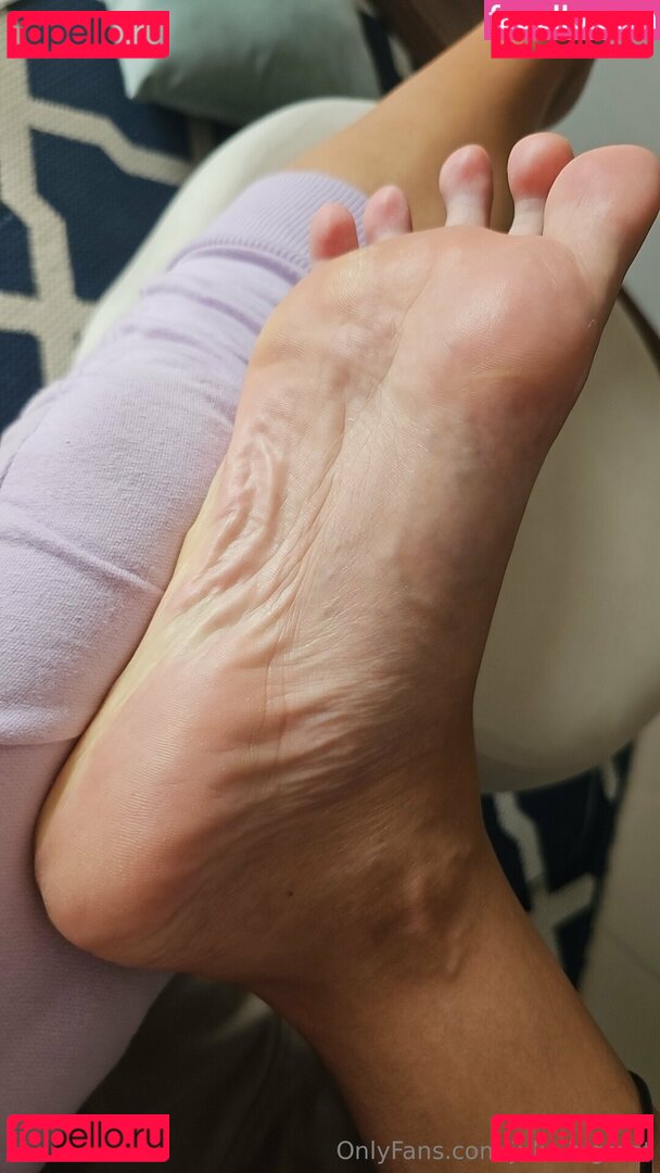 julie.bigfeet / juliesfeet Onlyfans Photo Gallery 