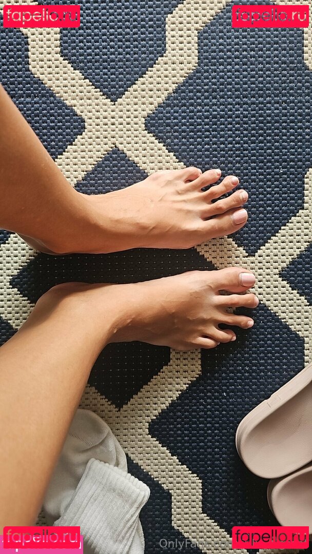 julie.bigfeet / juliesfeet Onlyfans Photo Gallery 