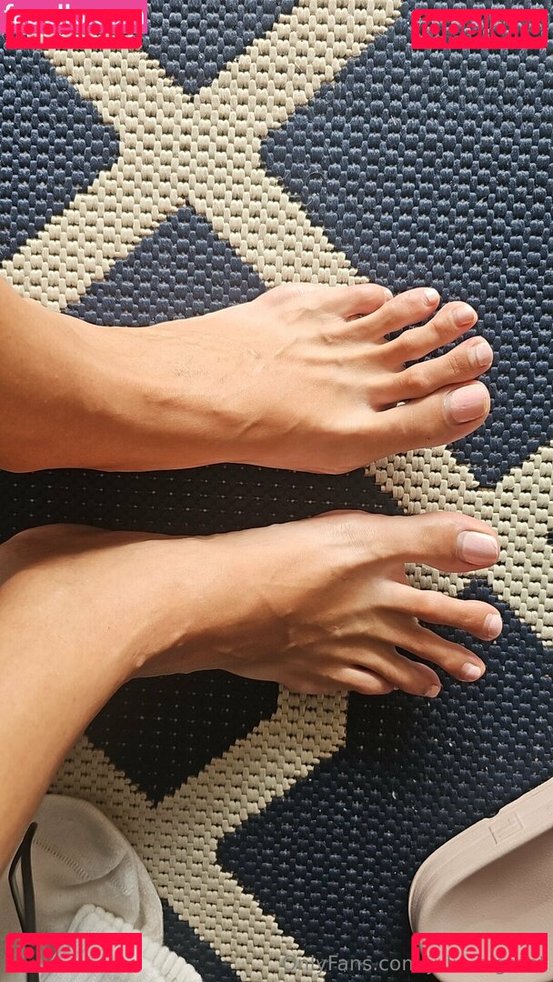 julie.bigfeet / juliesfeet Onlyfans Photo Gallery 