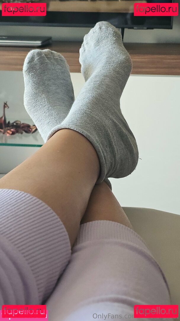 julie.bigfeet / juliesfeet Onlyfans Photo Gallery 