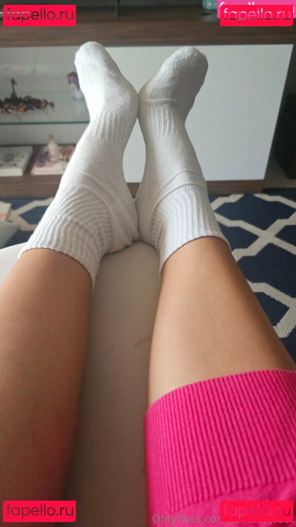 julie.bigfeet / juliesfeet Onlyfans Photo Gallery 