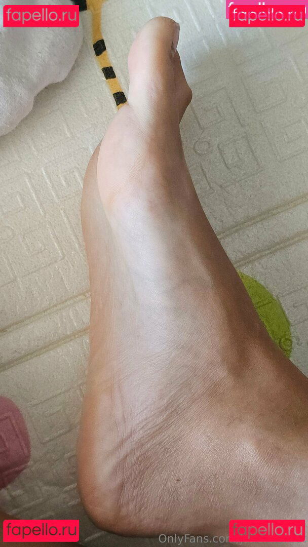 julie.bigfeet / juliesfeet Onlyfans Photo Gallery 