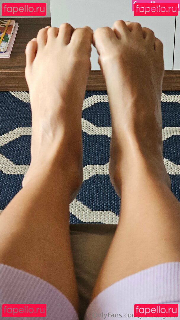 julie.bigfeet / juliesfeet Onlyfans Photo Gallery 