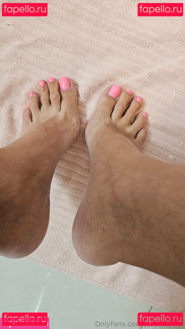 julie.bigfeet / juliesfeet Onlyfans Photo Gallery 
