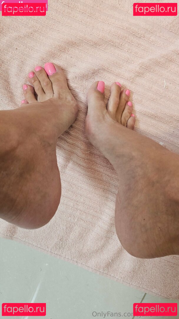 julie.bigfeet / juliesfeet Onlyfans Photo Gallery 