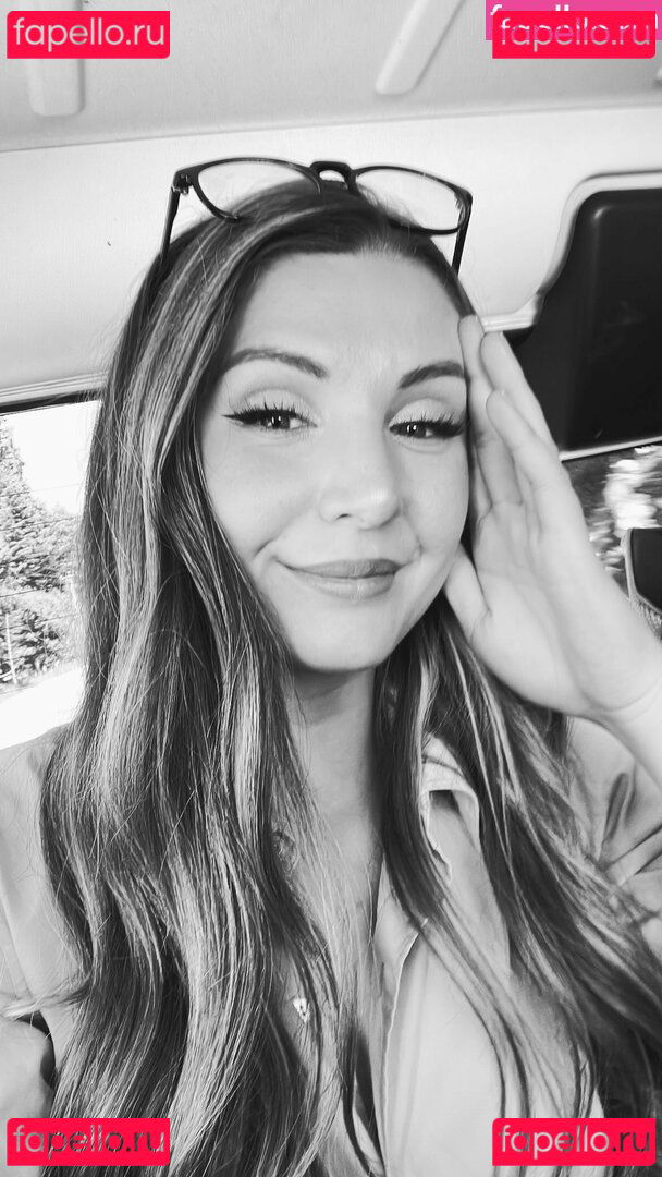 Lauren Southern / laurencheriie Onlyfans Photo Gallery 