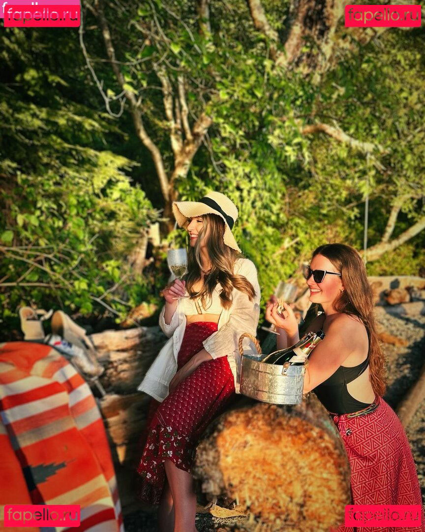 Lauren Southern / laurencheriie Onlyfans Photo Gallery 