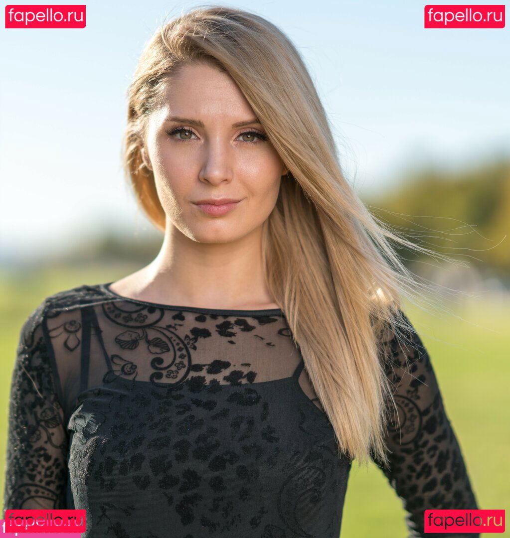Lauren Southern / laurencheriie Onlyfans Photo Gallery 