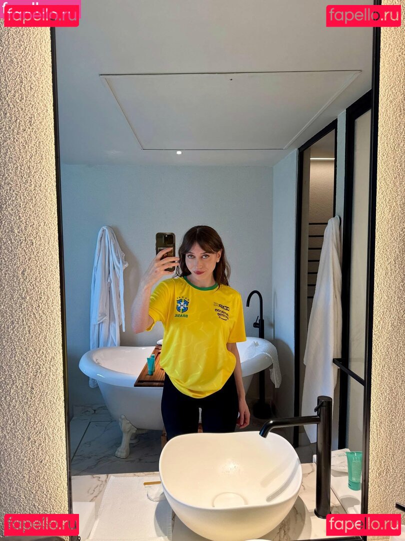 Ayytrae / angelicatrae / omgcosplay Onlyfans Photo Gallery 