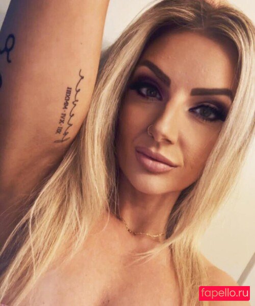 Elania Viktoria Nude Onlyfans Photo 9