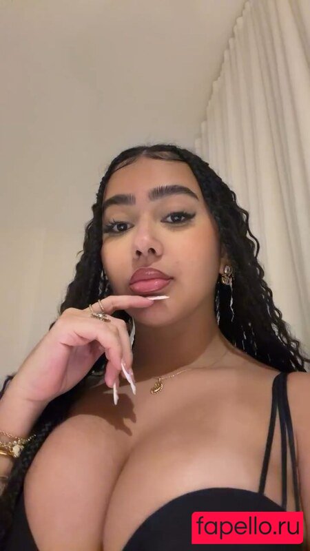 Beca Barreto Nude Onlyfans Photo 8