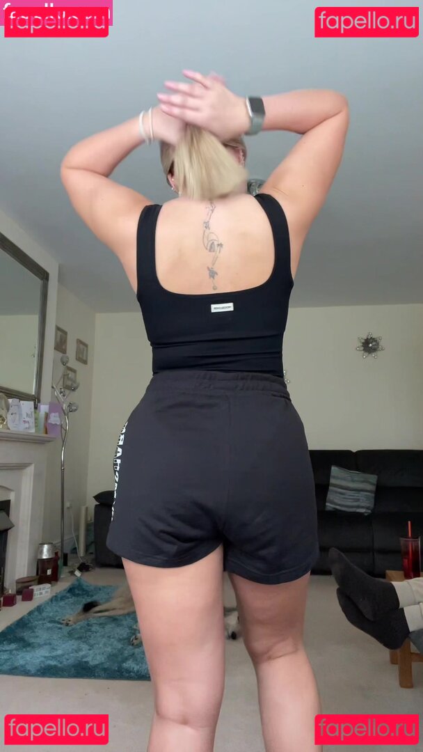 Robyn Emily / Youtube andModel / robynemilyy / robynemilyyy Onlyfans Photo Gallery 