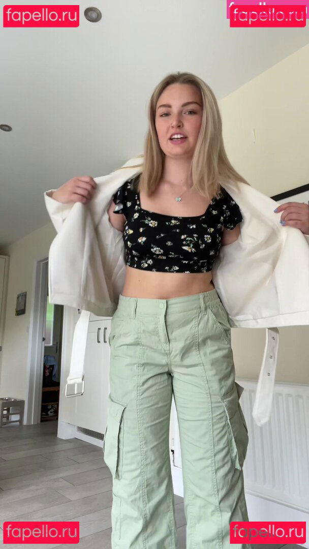 Robyn Emily / Youtube andModel / robynemilyy / robynemilyyy Onlyfans Photo Gallery 