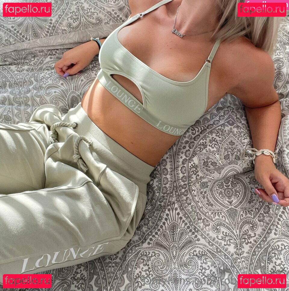 Robyn Emily / Youtube andModel / robynemilyy / robynemilyyy Onlyfans Photo Gallery 